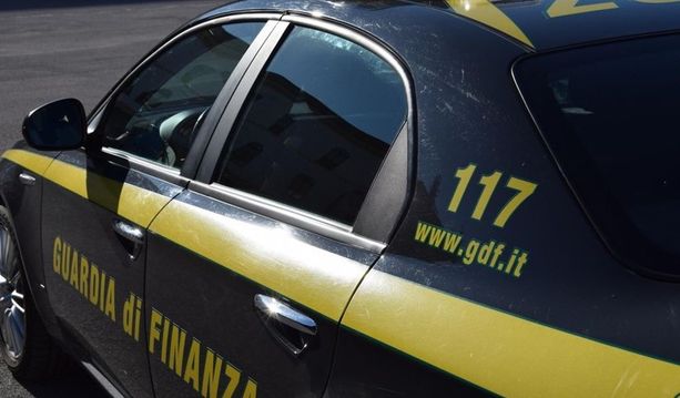 Le Fiamme gialle sequestrano beni per 380.000 euro a tre pluripregiudicati
