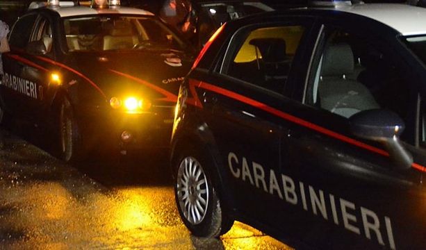 Tentato omicidio fuori dalla discoteca, 32enne albanese aggredito da sei persone