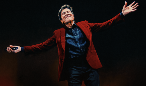 ‘C’era un ragazzo’ è la nuova tournée di Gianni Morandi che arricchisce la sua storia