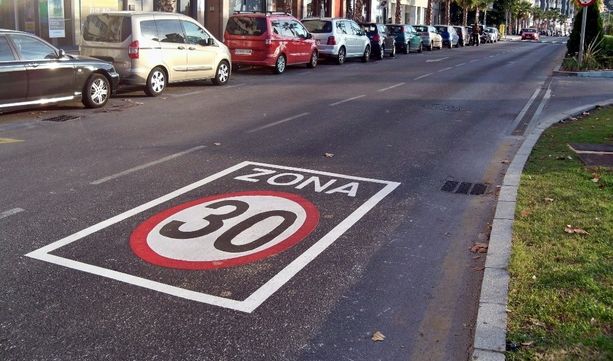 Sicurezza stradale, il Comune abbassa il limite di velocità: in arrivo Zone 30 in ogni Municipio Sicurezza stradale, il Comune abbassa il limite di velocità: in arrivo Zone 30 in ogni Municipio