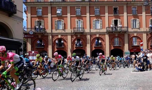 29 maggio 2020: oggi Asti avrebbe ospitato il Giro d'Italia, frenato dal Covid a pochi metri dalla partenza 29 maggio 2020: oggi Asti avrebbe ospitato il Giro d'Italia, frenato dal Covid a pochi metri dalla partenza