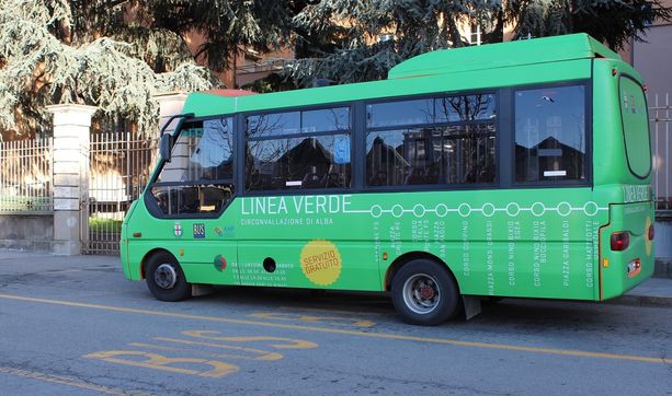 Alba, la &quot;navetta verde&quot; ostaggio di una baby gang. In campo la Municipale