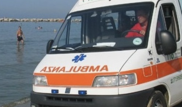 Turista della provincia di Varese muore in mare in Sicilia Turista della provincia di Varese muore in mare in Sicilia