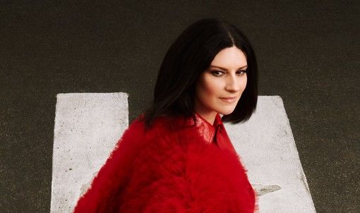 C’è ‘Il primo passo sulla luna’ di Laura Pausini, il nuovo singolo è sulle piattaforme digitali e in vinile