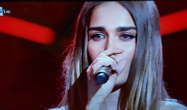 La travedonese Clara Soccini ha aperto la 74esima edizione del Festival di Sanremo: «Bellissimo, mi batte forte il cuore»