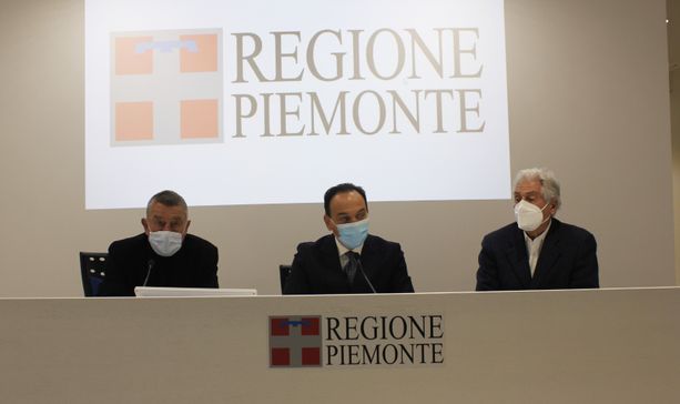 Pfizer taglia i vaccini, Cirio: “Concluderemo comunque la prima fase entro il 21 febbraio” [VIDEO]
