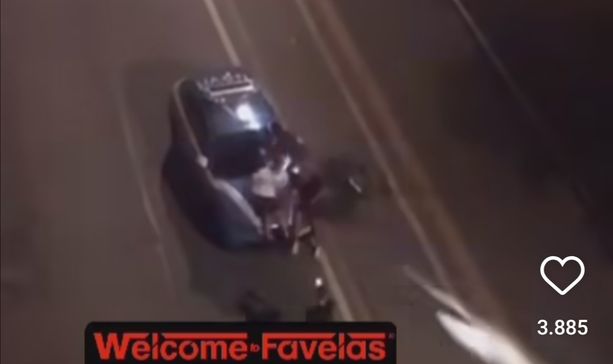 Notte di caos al Ponte Carpanini: dopo una rissa, si siedono sul cofano della polizia per farsi una foto
