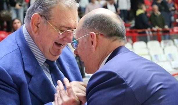 E' morto il Cavalier Cimberio: è stato uno degli sponsor biancorossi più amati di sempre E' morto il Cavalier Cimberio: è stato uno degli sponsor biancorossi più amati di sempre