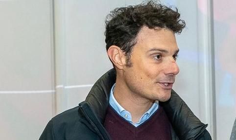 Cesarini, da "figlio" del Palalbani a "papà" dell'Acinque Ice Arena: «Tutti vogliono venire qui. Il segreto? Qualità e familiarità» Cesarini, da "figlio" del Palalbani a "papà" dell'Acinque Ice Arena: «Tutti vogliono venire qui. Il segreto? Qualità e familiarità»