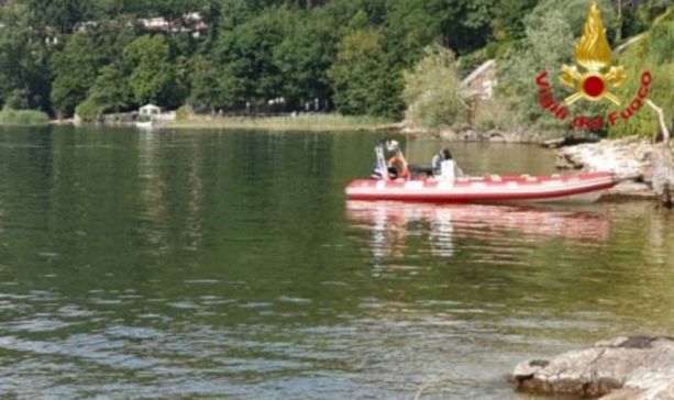 Si inabissa durante un bagno nel lago Maggiore: giovane annega a Ispra