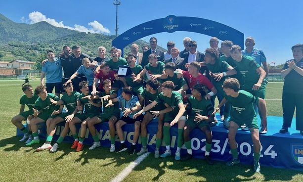 Calcio. Di Fino e Farrauto (in gol) vincono la Juniores Cup! La Rappresentativa del Girone A del campionato di Serie D è Campione d'Italia Calcio. Di Fino e Farrauto (in gol) vincono la Juniores Cup! La Rappresentativa del Girone A del campionato di Serie D è Campione d'Italia
