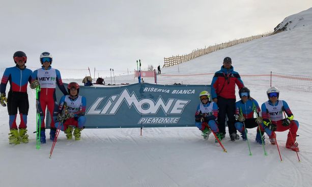 Limone Piemonte: gigantisti azzurri e atleti del comitato AOC in allenamento sulla pista dell'Alpetta