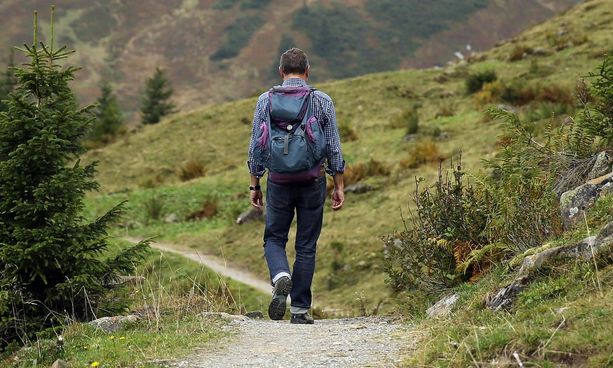 In Val Pellice si ‘chamina’ ascoltando storie e curiosità in occitano