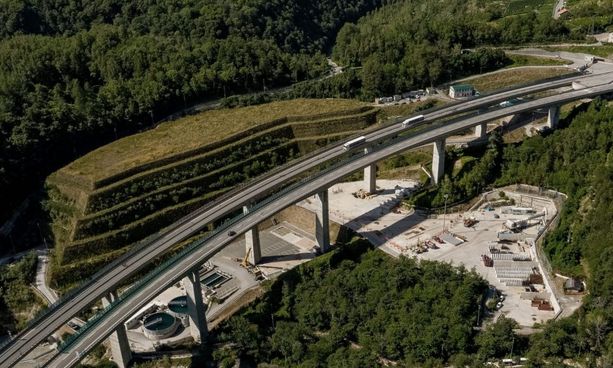 I No Tav "bocciano" Draghi: "A che serve un ministero green se la Torino-Lione non si ferma?" I No Tav "bocciano" Draghi: "A che serve un ministero green se la Torino-Lione non si ferma?"