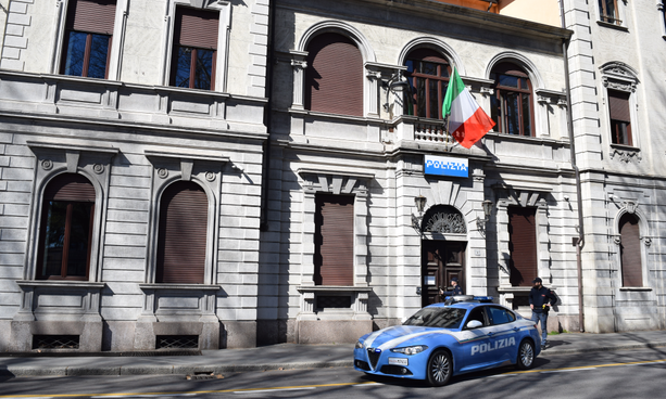 Ruba in parrocchia e tenta di vendere gli oggetti sacri, denunciato per furto aggravato Ruba in parrocchia e tenta di vendere gli oggetti sacri, denunciato per furto aggravato