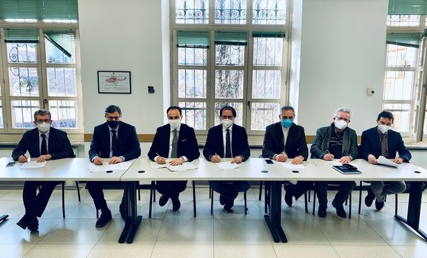 Vaccini Covid, li potranno fare anche i medici di base. Siglato l'accordo in Regione Vaccini Covid, li potranno fare anche i medici di base. Siglato l'accordo in Regione