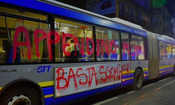 Minacce ad Appendino, il commento della sindaca: “Non sono preoccupata, cosa voleva dimostrare chi imbratta un bus?” [VIDEO]
