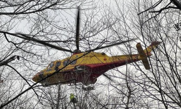 Scontro tra due auto, elisoccorso in azione sulla 629 a Comabbio Scontro tra due auto, elisoccorso in azione sulla 629 a Comabbio
