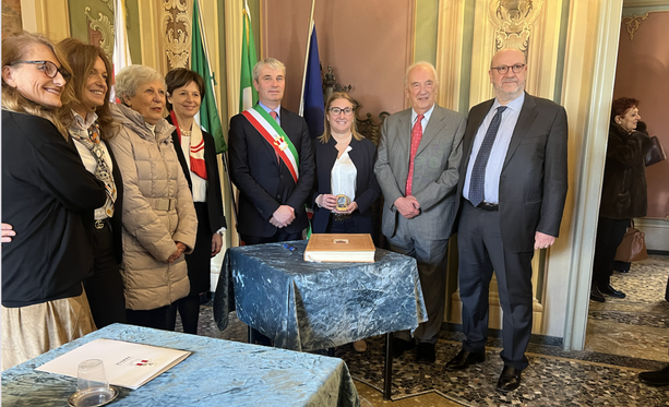 VIDEO e FOTO - La Martinella del Broletto a una «grande donna che fa il bene delle donne» VIDEO e FOTO - La Martinella del Broletto a una «grande donna che fa il bene delle donne»