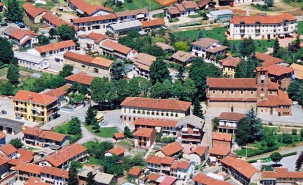 A Ceresole lancio di palloncini luminosi per commemorare l'eccidio del 1944 A Ceresole lancio di palloncini luminosi per commemorare l'eccidio del 1944