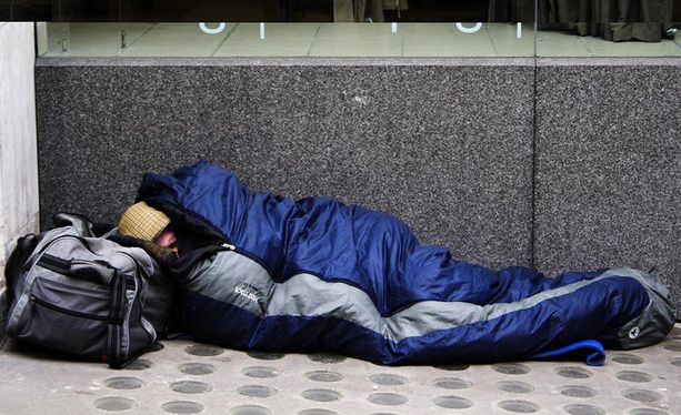 Clochard morto in corso Taranto: decesso causato dal freddo Clochard morto in corso Taranto: decesso causato dal freddo