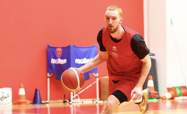 PESARO-VARESE, la diretta. Scontri tra i tifosi nel pre-partita