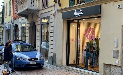 Raffica di furti nei negozi del centro di Varese. I ladri fuggono con il fondo cassa