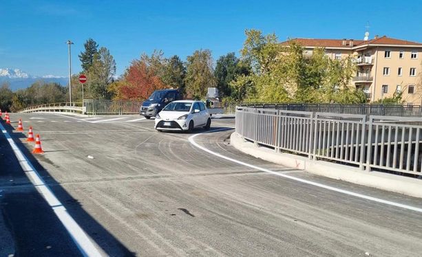 Dopo i lavori di riqualificazione, riaperto oggi a Varese il ponte del Gaggianello