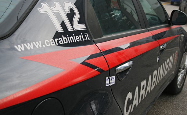 Investe un Carabiniere e sperona una "gazzella": in manette uno dei ladri delle ville di Pino Investe un Carabiniere e sperona una "gazzella": in manette uno dei ladri delle ville di Pino