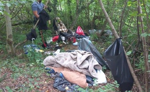 Venegono, operazione antispaccio dei carabinieri nei boschi di Pianbosco. Arrestato un pusher Venegono, operazione antispaccio dei carabinieri nei boschi di Pianbosco. Arrestato un pusher