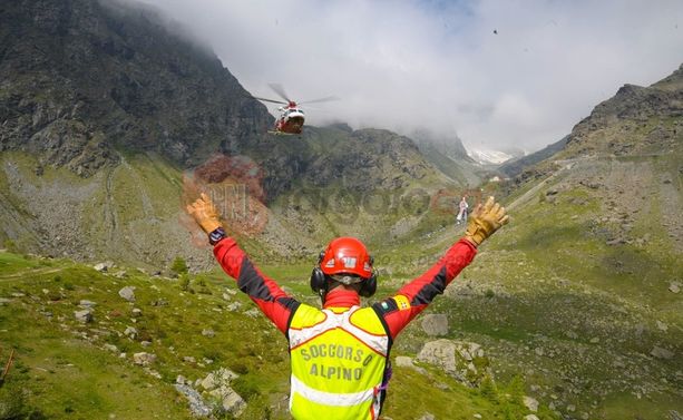 Alpinista colpita da una scarica di sassi al Pelvo d'Elva Alpinista colpita da una scarica di sassi al Pelvo d'Elva