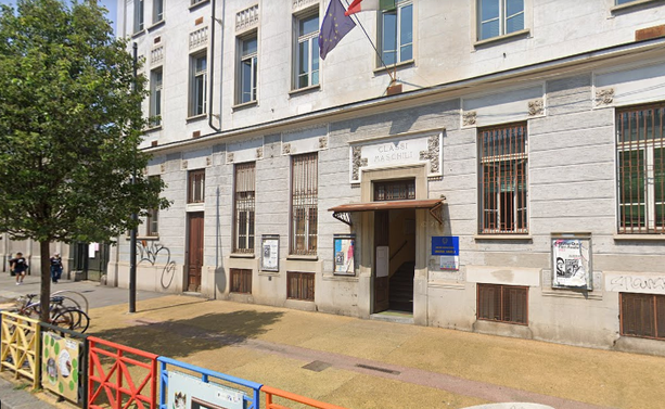 Spari in una scuola di Barriera di Milano, attimi di paura alla Gabelli di via Santhià Spari in una scuola di Barriera di Milano, attimi di paura alla Gabelli di via Santhià