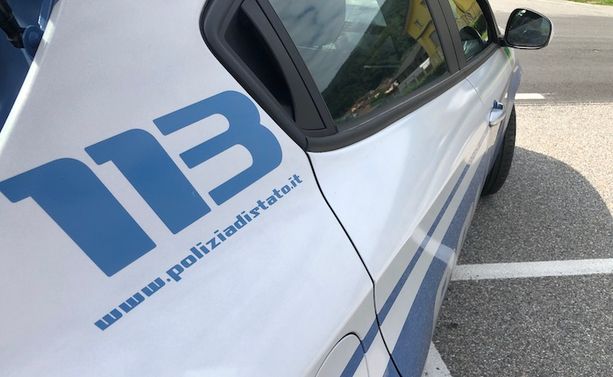 Pistola in pugno e viso coperto, ancora una rapina alla farmacia di via Dalmazia a Varese