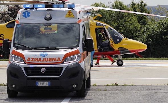 Brezzo di Bedero, operaio cade da un'impalcatura: interviene l'elisoccorso Brezzo di Bedero, operaio cade da un'impalcatura: interviene l'elisoccorso