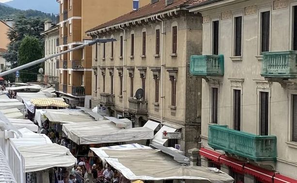 Mercato, “disoccupato” con bancarella e reddito di cittadinanza: l’ambulante finisce nei guai Mercato, “disoccupato” con bancarella e reddito di cittadinanza: l’ambulante finisce nei guai