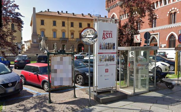 Polemiche per lo spostamento della bacheca degli annunci funebri in Piazza Roma. Bovino: "Valuteremo insieme ai negozianti" Polemiche per lo spostamento della bacheca degli annunci funebri in Piazza Roma. Bovino: "Valuteremo insieme ai negozianti"