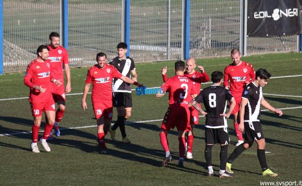 L'Albenga di Massa batte gli almanacchi. Lo 0-6 del Varese al Riva è la peggiore sconfitta interna della storia ingauna (VIDEO)