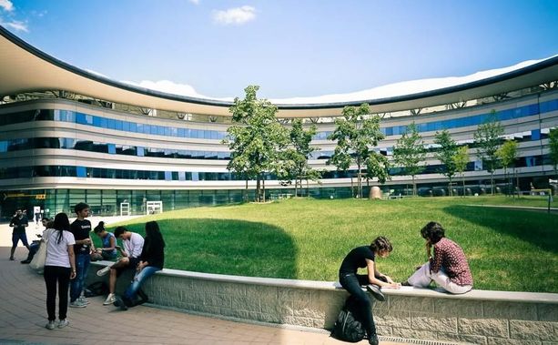 Studenti accusano: “Molestie al campus Einaudi, ma nessuno è intervenuto” Studenti accusano: “Molestie al campus Einaudi, ma nessuno è intervenuto”