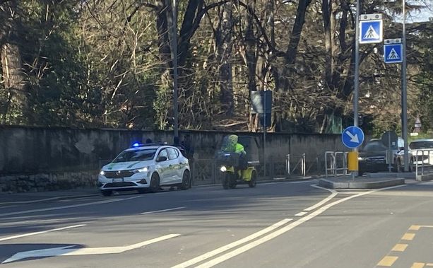 Ancora un pedone investito a Varese: donna di 69 anni ferita in via Sanvito