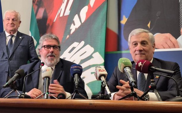 Forza Italia, riecco Vaccarezza: "Un ritorno a casa. La Regione? Ancor più impegno per portare avanti quel disegno iniziato nel 2015" Forza Italia, riecco Vaccarezza: "Un ritorno a casa. La Regione? Ancor più impegno per portare avanti quel disegno iniziato nel 2015"