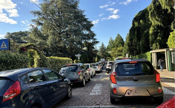 Scontro tra un'auto e una moto in via Alpini: un ferito e traffico in tilt sul ring a Varese Scontro tra un'auto e una moto in via Alpini: un ferito e traffico in tilt sul ring a Varese