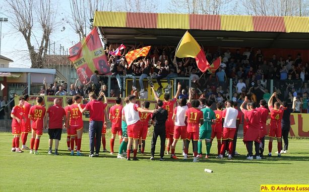 Calcio | Il video dello stupro di gruppo sulla chat di Whatsapp: tre ex del Bra a giudizio per violenza sessuale dopo la vittoria del campionato di Serie D Calcio | Il video dello stupro di gruppo sulla chat di Whatsapp: tre ex del Bra a giudizio per violenza sessuale dopo la vittoria del campionato di Serie D