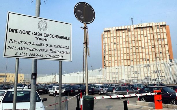 "Voglio tornare in Albania". Detenuto in sciopero della fame a Torino: pesa 30 chili "Voglio tornare in Albania". Detenuto in sciopero della fame a Torino: pesa 30 chili