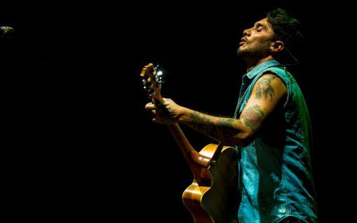 ‘In un mondo di stronzi’ è il nuovo singolo di Fabrizio Moro che anticipa l’album ‘In un mondo di stronzi’ è il nuovo singolo di Fabrizio Moro che anticipa l’album