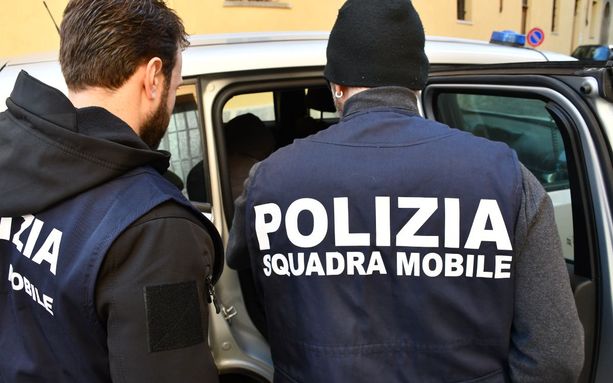 Furti in abitazione a Cuneo: due arresti e refurtiva recuperata in un Compro Oro Furti in abitazione a Cuneo: due arresti e refurtiva recuperata in un Compro Oro