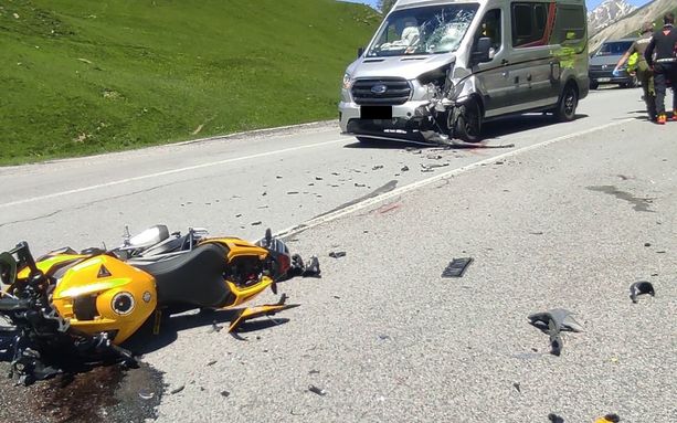Moto contro furgone sul Colle della Maddalena: un ferito [VIDEO]