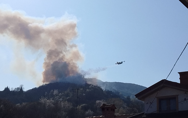 Pasqua di fuoco. Attivati i presidi notturni sugli incendi a Borgo, Frabosa e Roccasparvera [FOTO E VIDEO]