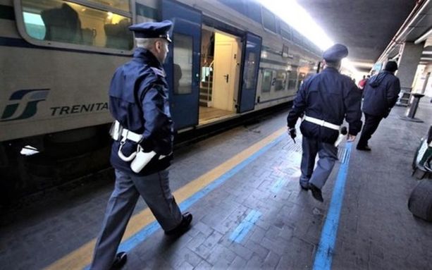 Violenza in treno a Venegono, una testimone: «Sentii una donna che diceva &quot;mi fai male&quot;. Poi la accompagnai in bagno e mi raccontò dell'accaduto»