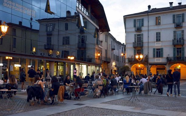 Pinerolo: partono stasera le cinque ‘Notti dei dehors’, assieme alla festa degli alpini Pinerolo: partono stasera le cinque ‘Notti dei dehors’, assieme alla festa degli alpini