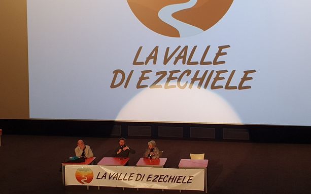 Pina Auriemma guarda “House of Gucci” con La Valle di Ezechiele. E boccia il film